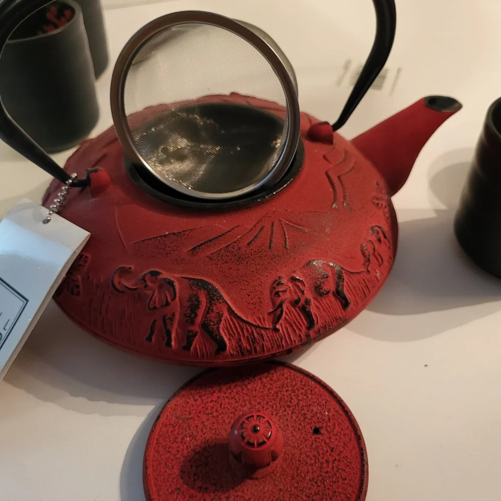 BRAND NEW WITH TAGS*Red & Black *Cast Iron Teapot With 4 Cups